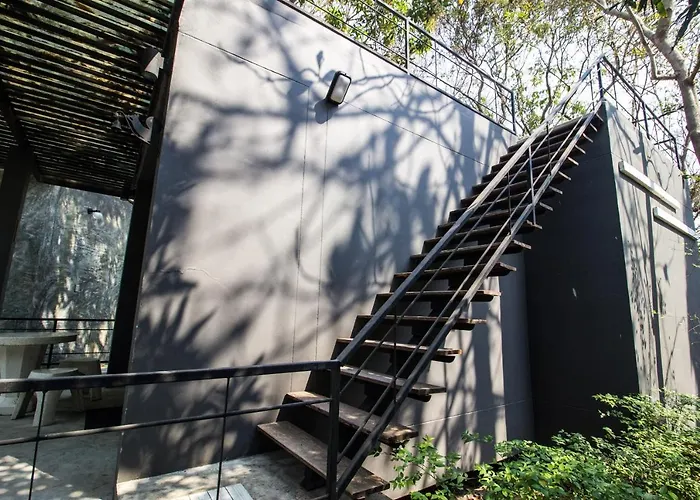 ที่พักพร้อมอาหารเช้า Baan Naratawan 3*