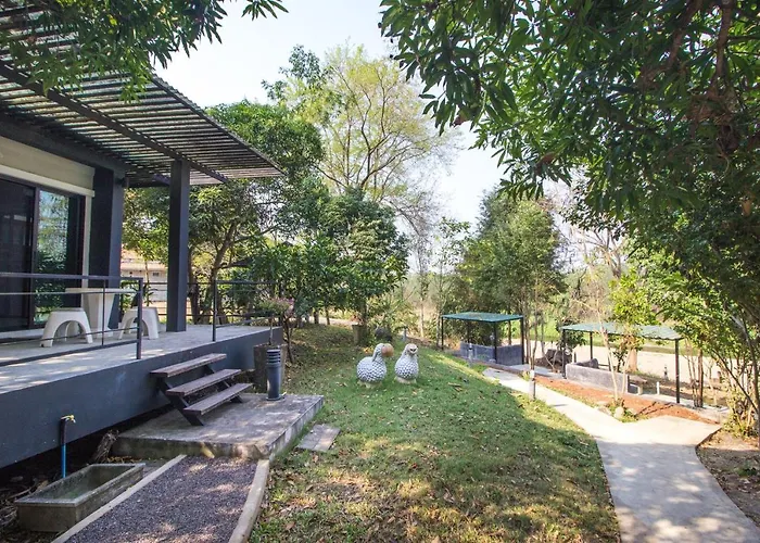 ที่พักพร้อมอาหารเช้า Baan Naratawan สวนผึ้ง