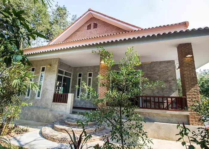 ที่พักพร้อมอาหารเช้า Baan Naratawan