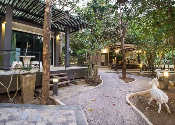Baan Naratawan ที่พักพร้อมอาหารเช้า