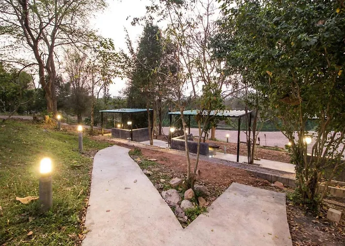 ที่พักพร้อมอาหารเช้า Baan Naratawan 3*