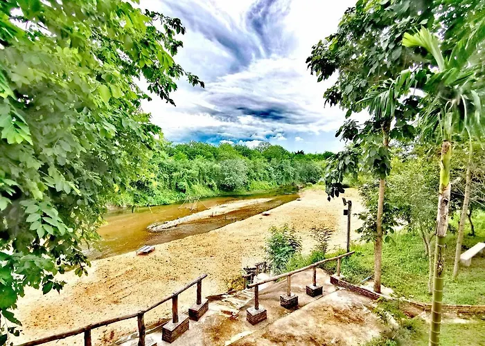 Baan Naratawan ที่พักพร้อมอาหารเช้า สวนผึ้ง