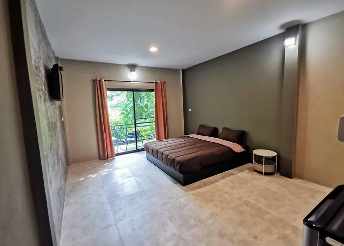 ที่พักพร้อมอาหารเช้า Baan Naratawan 3*